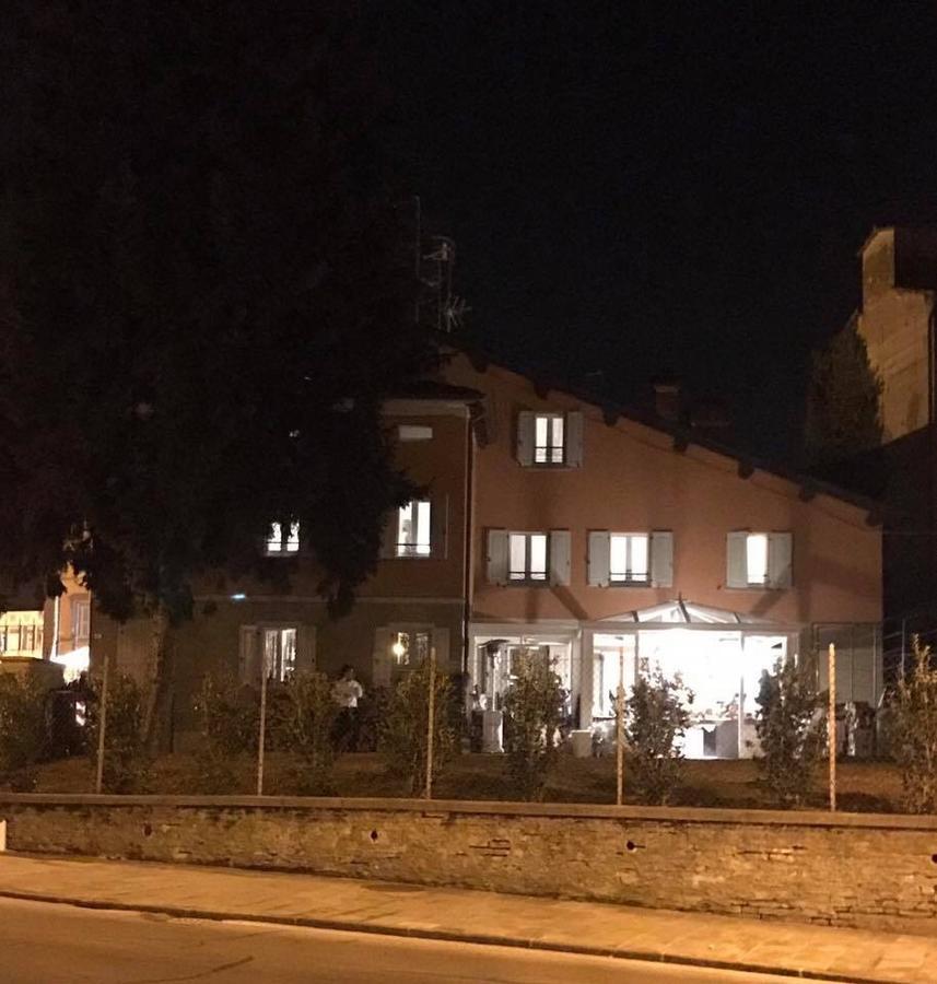 Rossodivino Hotel Cavriago Bagian luar foto